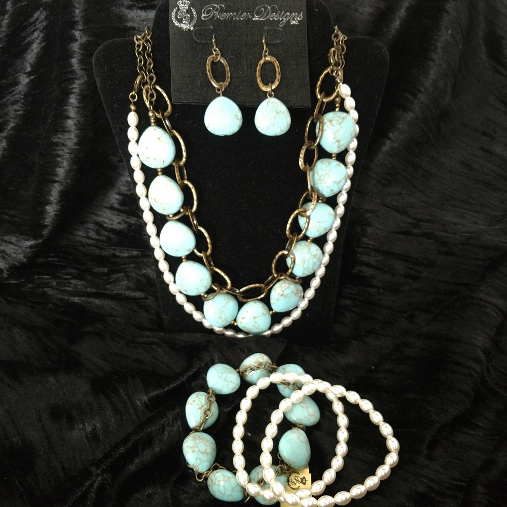 Premier Designs Resort necklace set